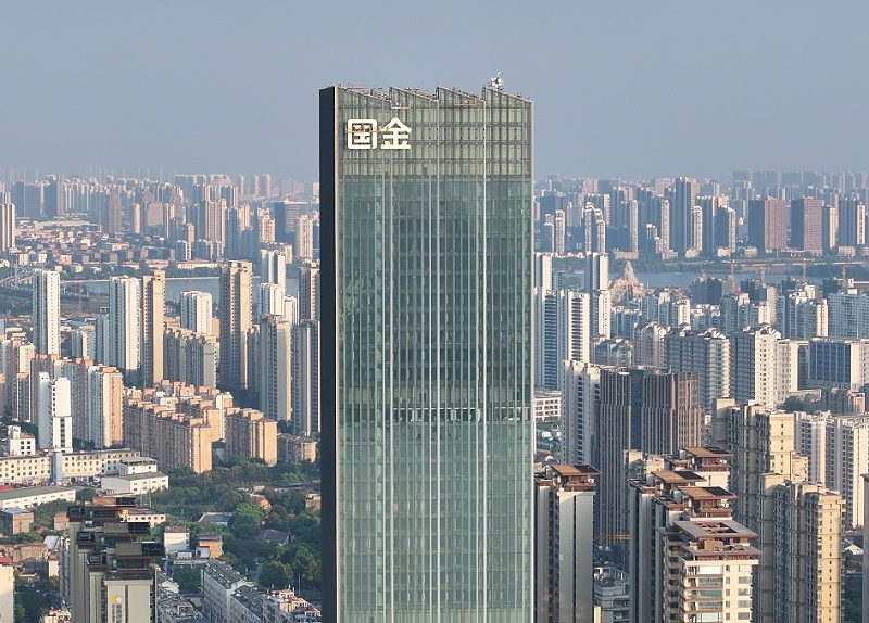 玻璃幕墙楼体logo如何减少光衰减？