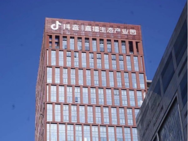 字工场分享：如何选择合适的幕墙字？
