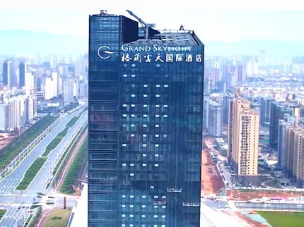 幕墙发光字成功案例丨格兰云天酒店发光字工程