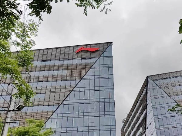 幕墙发光字用什么颜色？幕墙发光字安装价格怎么算？